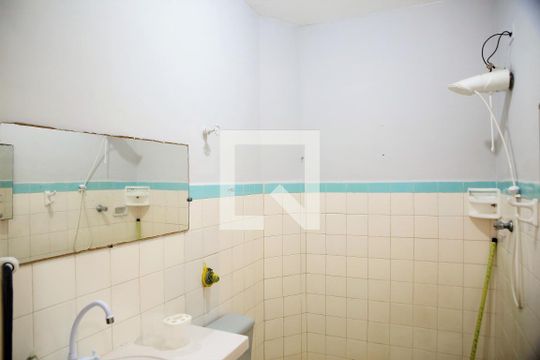 Banheiro de apartamento para alugar com 2 quartos, 48m² em Vila Assuncao, Praia Grande