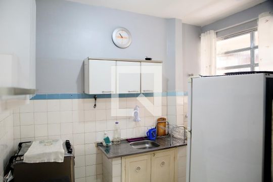 Cozinha de apartamento para alugar com 2 quartos, 48m² em Vila Assuncao, Praia Grande