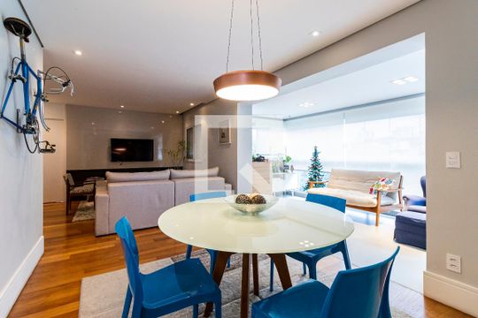 Apartamento para alugar com 3 quartos, 127m² em Vila Firmiano Pinto, São Paulo