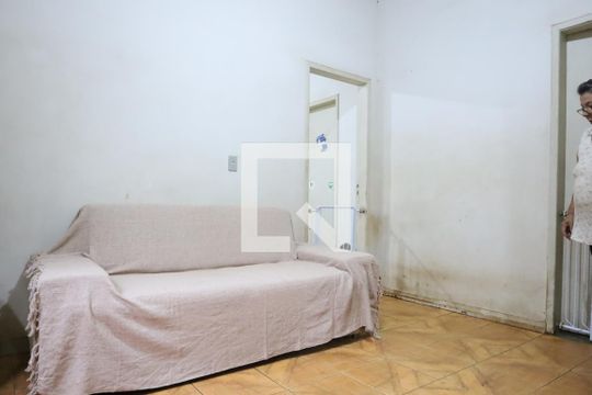 Sala de casa à venda com 2 quartos, 167m² em Cinquentenario, Belo Horizonte