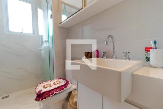 Banheiro da Suíte 01 de apartamento para alugar com 2 quartos, 75m² em Parque Industrial, Campinas