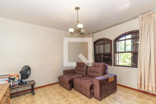 Casa à venda com 5 quartos, 331m² em Santo Antônio, Porto Alegre