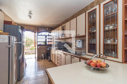 Cozinha de casa à venda com 5 quartos, 331m² em Santo Antônio, Porto Alegre