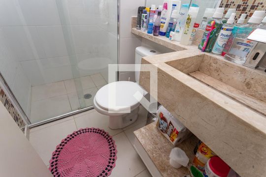 Banheiro de apartamento à venda com 2 quartos, 43m² em Piraporinha, Diadema