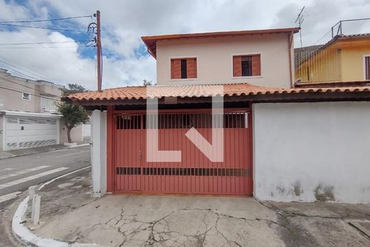 Fachada de casa à venda com 6 quartos, 256m² em Vila Constança, São Paulo