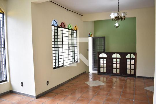 Casa para alugar com 4 quartos, 126m² em Campo Grande, Rio de Janeiro