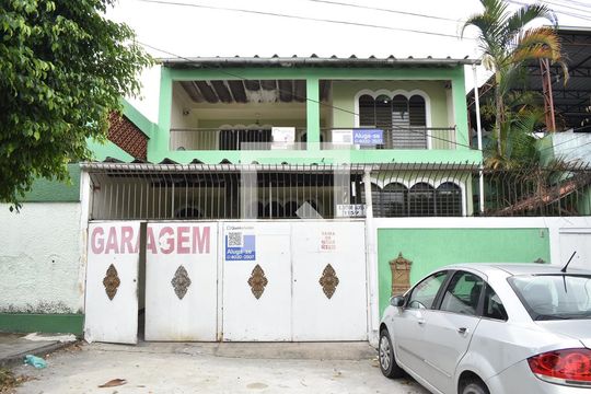 Fachada de casa para alugar com 4 quartos, 126m² em Campo Grande, Rio de Janeiro