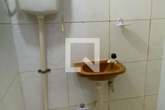 Banheiro de casa para alugar com 1 quarto, 25m² em São Gonçalo, Salvador