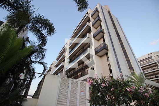 Fachada de apartamento para alugar com 1 quarto, 78m² em Zona Industrial , Brasília