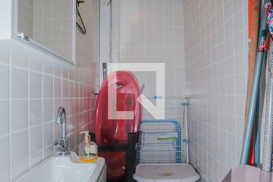 Banheiro de serviço de apartamento à venda com 2 quartos, 180m² em Bela Aliança, São Paulo