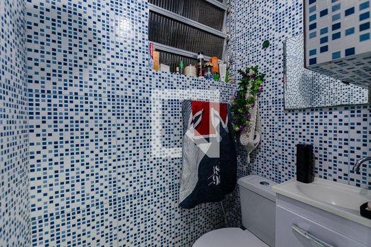 Banheiro de kitnet/studio à venda com 1 quarto, 20m² em Centro, Niterói