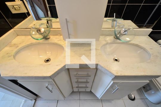 Banheiro da Suíte de apartamento para alugar com 2 quartos, 78m² em Vila Clementino, São Paulo