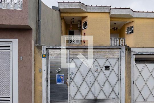 Fachada  de casa à venda com 3 quartos, 200m² em Parque dos Bancários, São Paulo