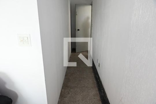 Corredor de apartamento para alugar com 2 quartos, 86m² em Vila Tupi, Praia Grande