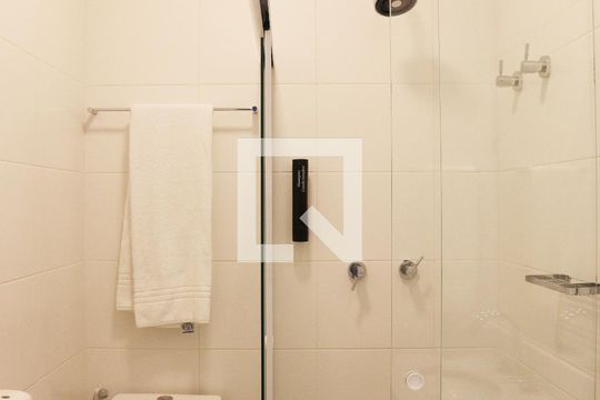 Banheiro de kitnet/studio à venda com 1 quarto, 34m² em Santa Cecília, São Paulo