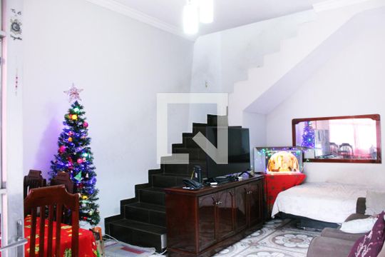 Casa para alugar com 3 quartos, 200m² em Vila Nova Curuçá, São Paulo