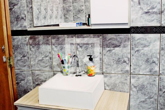 Banheiro de casa para alugar com 3 quartos, 200m² em Vila Nova Curuçá, São Paulo
