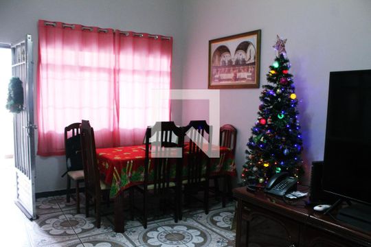 Sala de casa para alugar com 3 quartos, 200m² em Vila Nova Curuçá, São Paulo