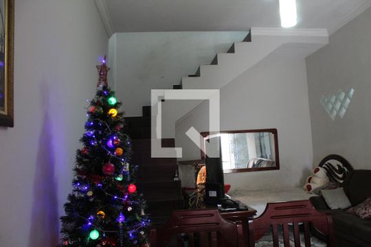 Sala de casa para alugar com 3 quartos, 200m² em Vila Nova Curuçá, São Paulo