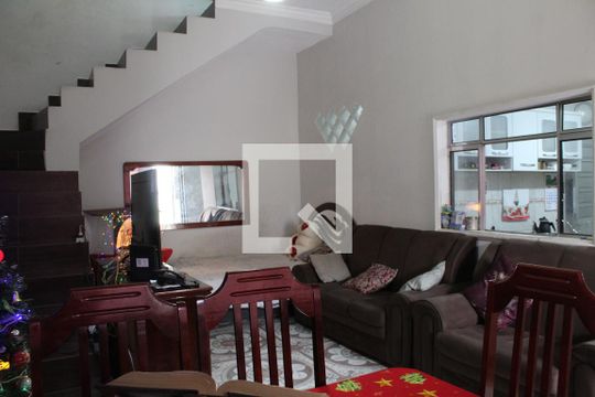 Sala de casa para alugar com 3 quartos, 200m² em Vila Nova Curuçá, São Paulo