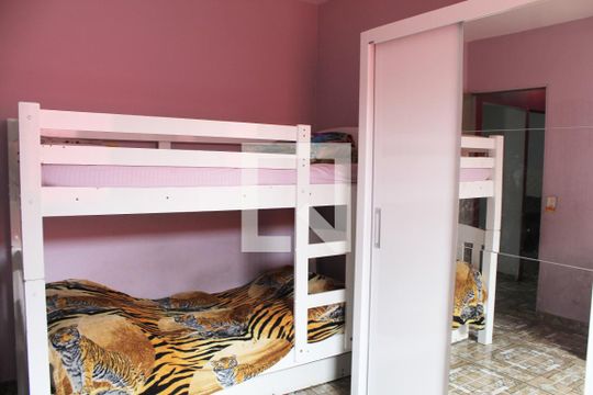 Quarto 1 de casa para alugar com 3 quartos, 200m² em Vila Nova Curuçá, São Paulo