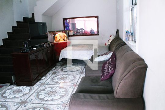Sala de casa para alugar com 3 quartos, 200m² em Vila Nova Curuçá, São Paulo