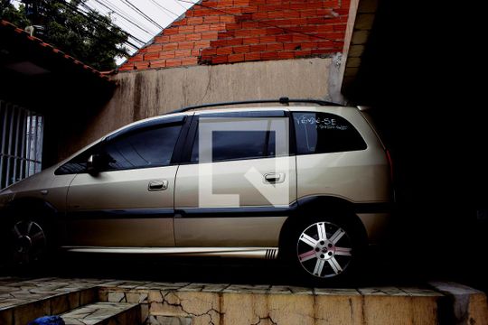 Garagem de casa para alugar com 3 quartos, 200m² em Vila Nova Curuçá, São Paulo