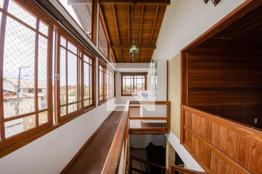 Escada de casa para alugar com 5 quartos, 450m² em Morro das Pedras, Florianópolis