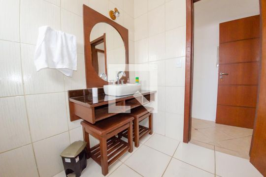 Banheiro da suíte 2 de casa para alugar com 5 quartos, 450m² em Morro das Pedras, Florianópolis