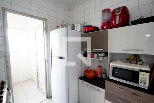Cozinha de apartamento para alugar com 2 quartos, 70m² em Rio Pequeno, São Paulo