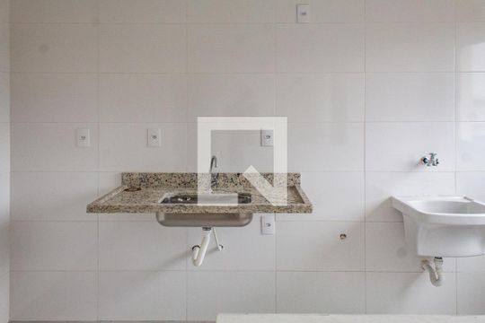 Cozinha de apartamento para alugar com 2 quartos, 52m² em Parque Enseada, Guarujá