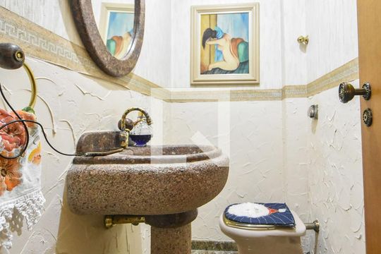 Lavabo de casa para alugar com 3 quartos, 185m² em Campo Belo, São Paulo