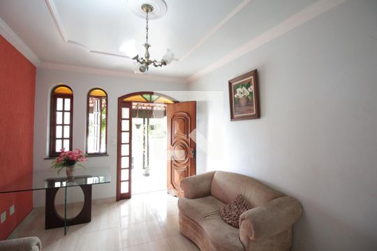 Sala de casa para alugar com 4 quartos, 238m² em Cenaculo, Belo Horizonte