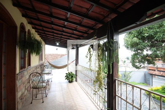 Varanda de casa para alugar com 4 quartos, 238m² em Cenaculo, Belo Horizonte