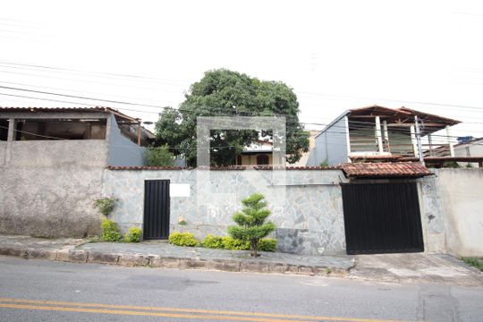 Fachada de casa para alugar com 4 quartos, 238m² em Cenaculo, Belo Horizonte