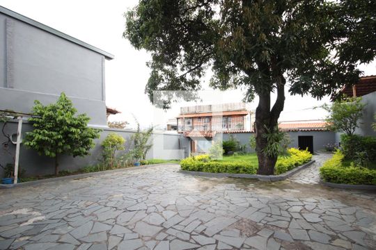 Quintal de casa para alugar com 4 quartos, 238m² em Cenaculo, Belo Horizonte