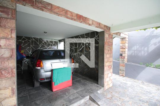 Garagem de casa para alugar com 4 quartos, 238m² em Cenaculo, Belo Horizonte