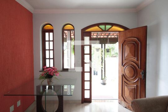 Sala de casa para alugar com 4 quartos, 238m² em Cenaculo, Belo Horizonte