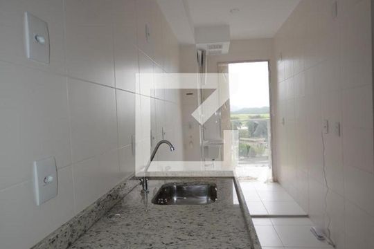 Cozinha de apartamento para alugar com 3 quartos, 68m² em Marechal Hermes, Rio de Janeiro
