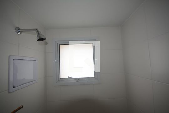 Banheiro de apartamento para alugar com 3 quartos, 68m² em Marechal Hermes, Rio de Janeiro