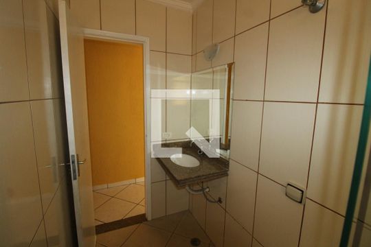 Banheiro de casa à venda com 2 quartos, 110m² em Vila Santa Clara, São Paulo
