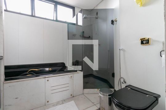 Banheiro da Suíte de casa à venda com 5 quartos, 580m² em Caiçaras, Belo Horizonte