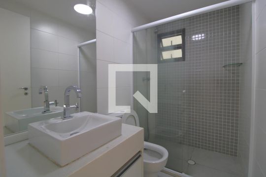 Banheiro comum de apartamento à venda com 3 quartos, 58m² em Usina Piratininga, São Paulo