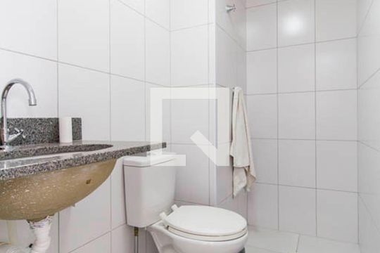 Banheiro de apartamento para alugar com 2 quartos, 34m² em Vila Pierina, São Paulo