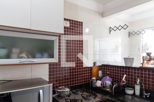 Cozinha de apartamento para alugar com 2 quartos, 49m² em Itaquera, São Paulo