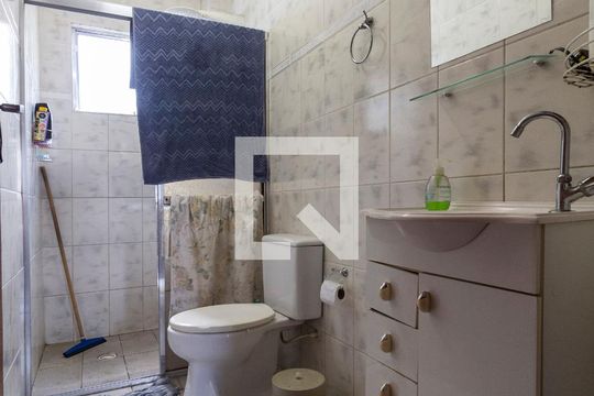Banheiro de apartamento para alugar com 2 quartos, 49m² em Itaquera, São Paulo