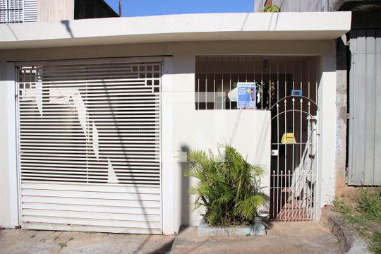 Frente casa de casa para alugar com 2 quartos, 200m² em Jardim Itapemirim, São Paulo