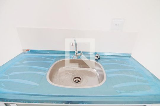 Detalhe da cozinha de kitnet/studio para alugar com 1 quarto, 43m² em Parque Pinheiros, Taboão da Serra