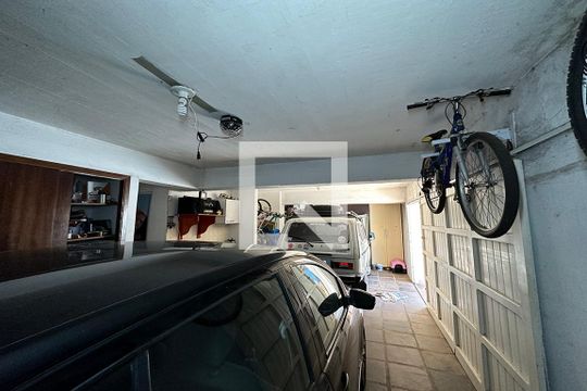 Garagem de casa à venda com 3 quartos, 270m² em Boa Vista, Novo Hamburgo
