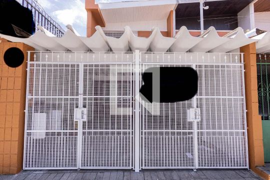 Fachada de casa à venda com 2 quartos, 100m² em Penha de França, São Paulo